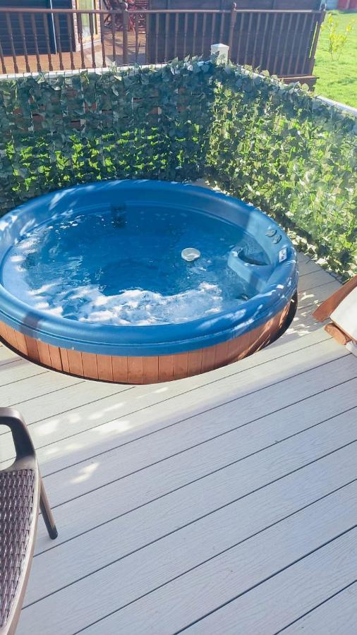 Saffron Lodge With Hot Tub Malton Luaran gambar